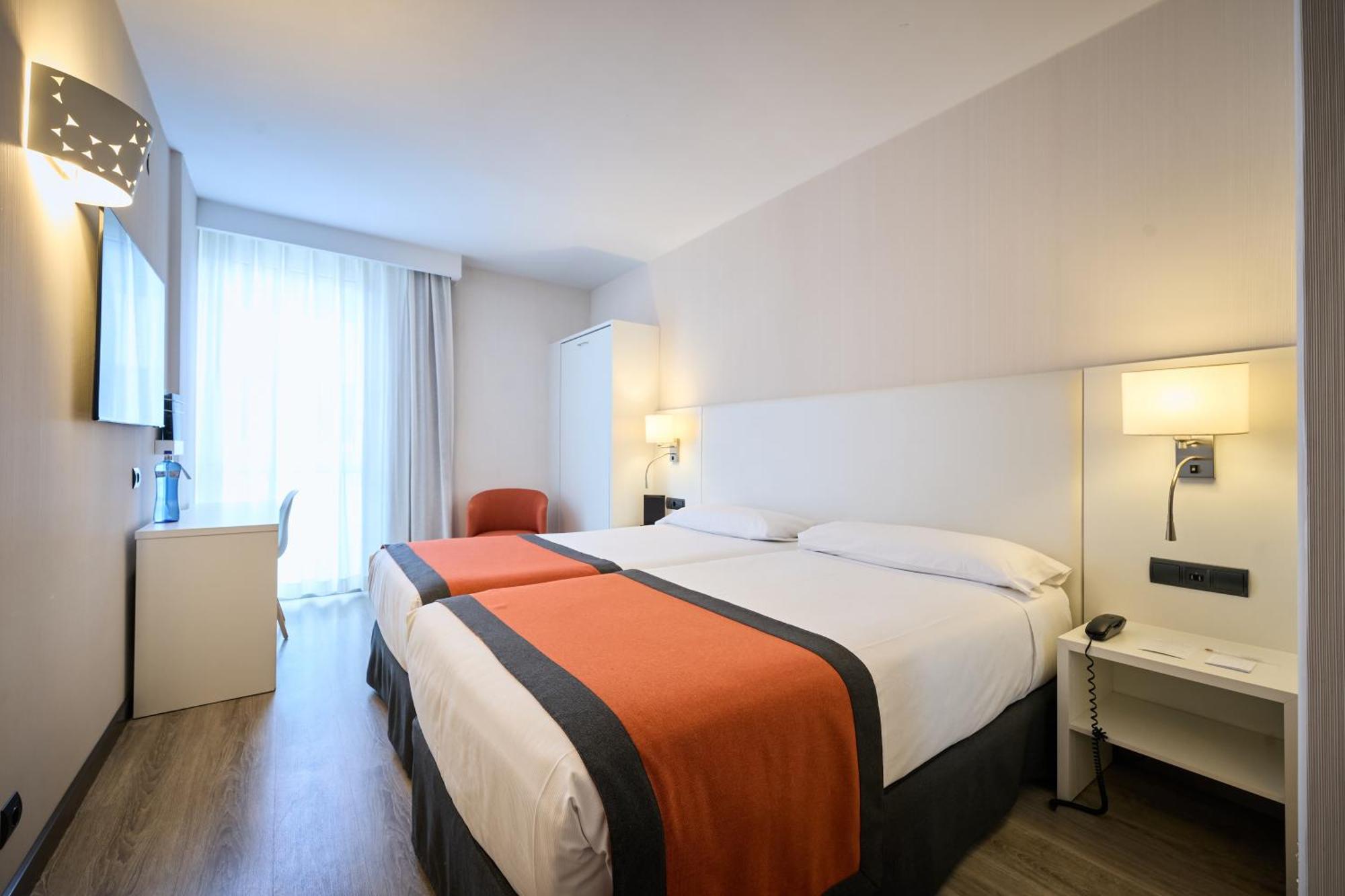 Catalonia Bristol Hotel San Andrés de la Barca Phòng bức ảnh