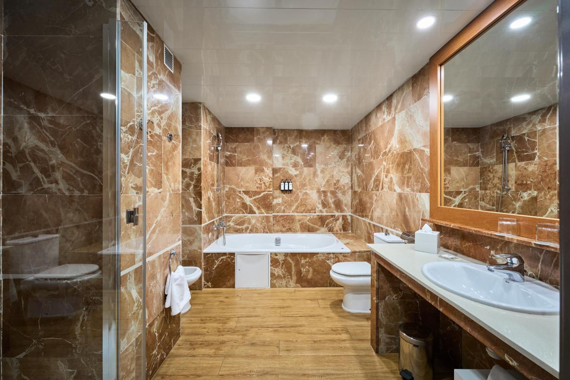 Catalonia Bristol Hotel San Andrés de la Barca Ngoại thất bức ảnh