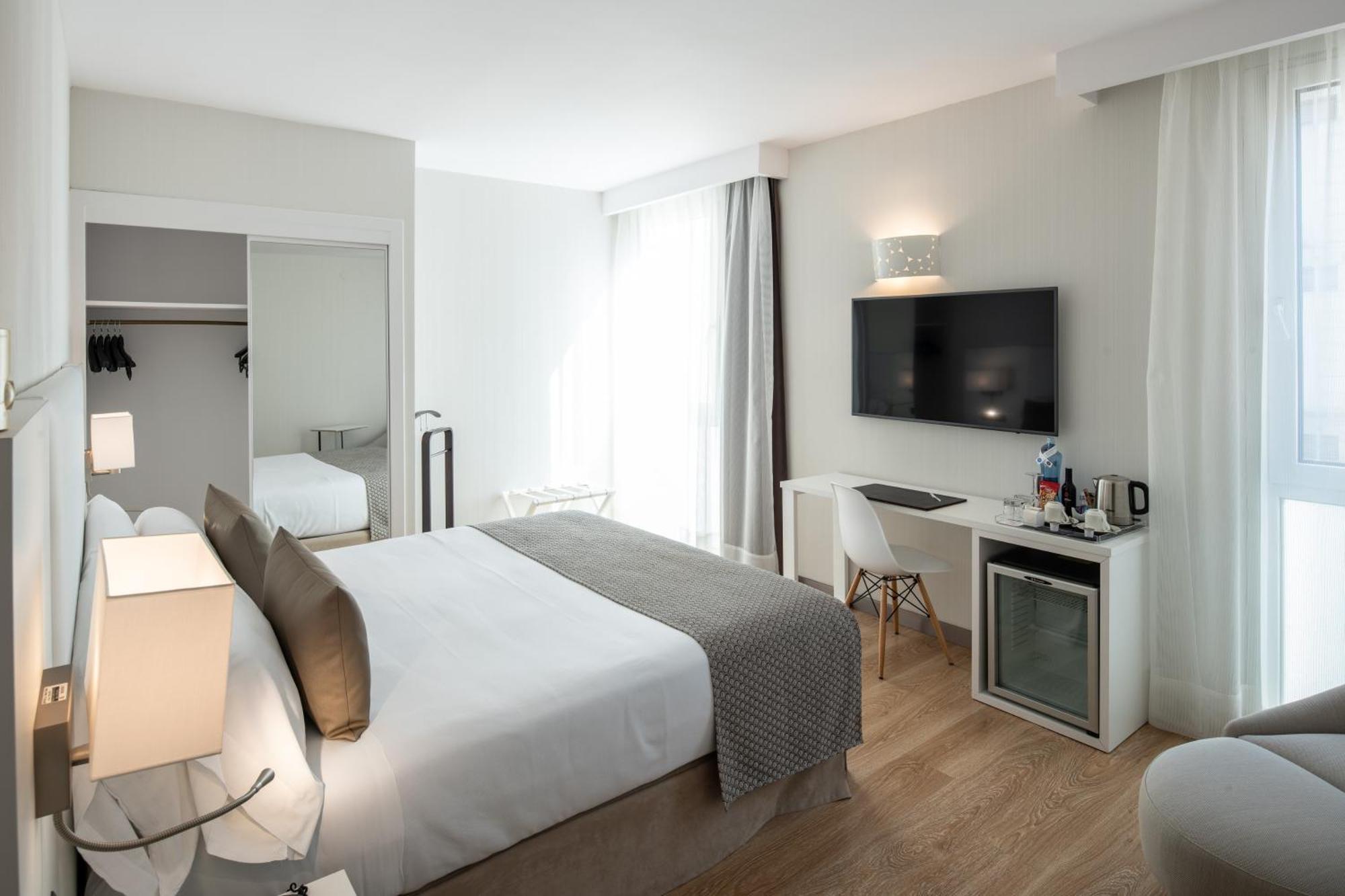 Catalonia Bristol Hotel San Andrés de la Barca Ngoại thất bức ảnh
